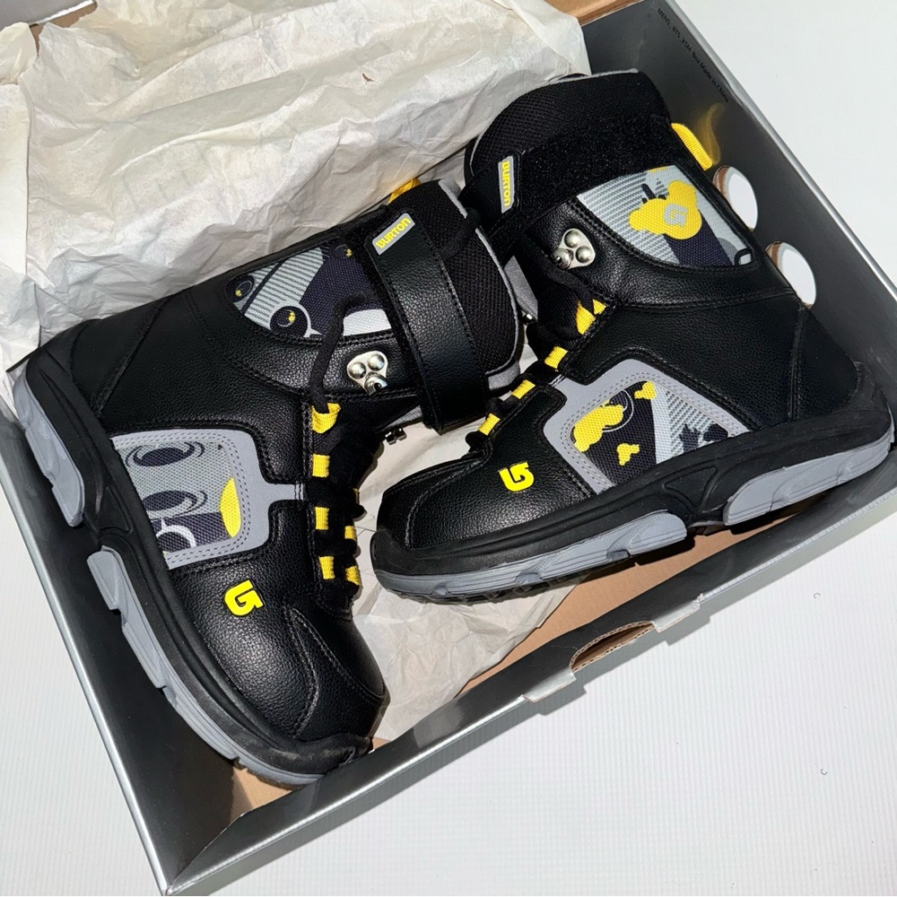 NEW Burton freestyle kids snowboard boots sz 6 youth